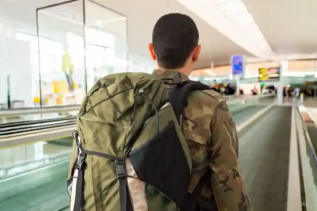 Le retour surprise d’un soldat à la maison se termine par un divorce à cause d’une erreur dans les toilettes