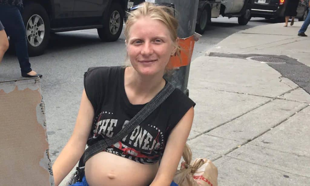 Pregnant Beggar Asked For Help – But Then A Woman Follows Her And Sees This